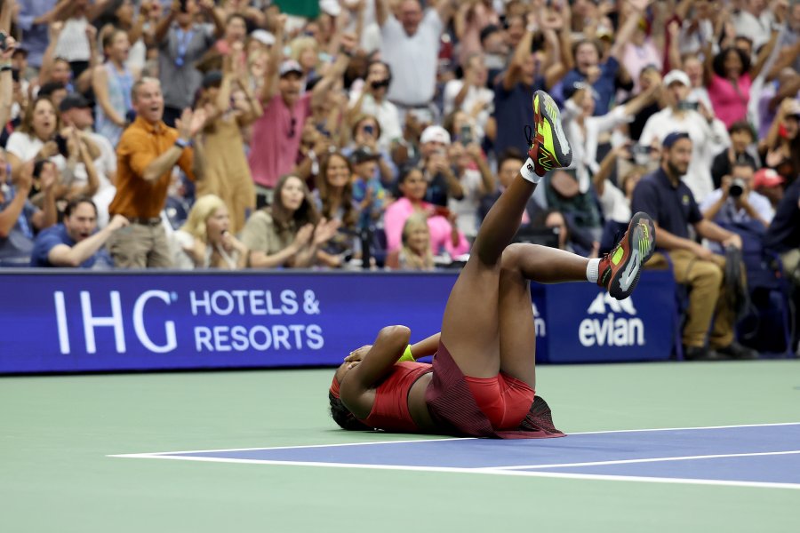 Награждаване на Кори Гоф като шампионка на US Open1