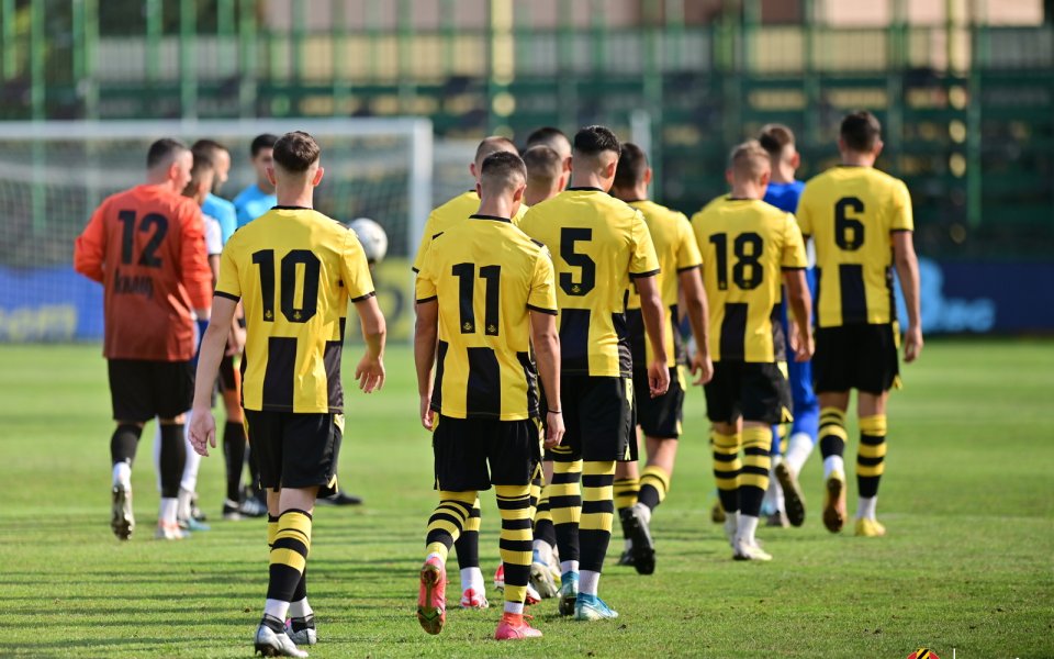 Дублиращият отбор на Ботев (Пловдив) загуби с 2:1 визитата си на