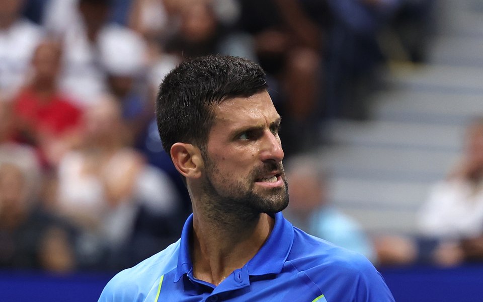 Даниил Медведев от Русия и Новак Джокович от Сърбия играят