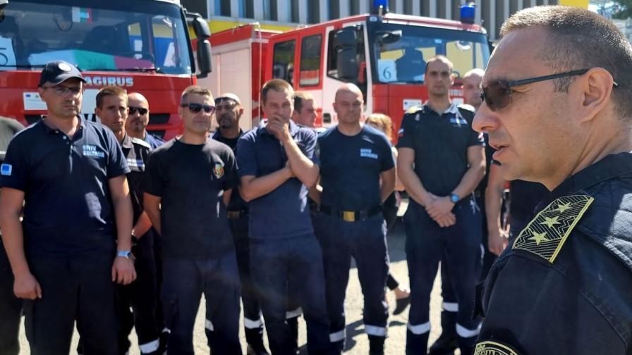 Българският екип от 36 пожарникари, който преди десет дни замина на Гърция, в помощ на колегите си от южната ни съседка при овладяване на ситуацията с пожарите там, се завърна в страната