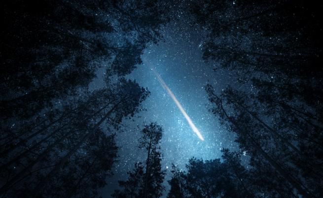 Яркосиня комета прелетя над Испания и Португалия (ВИДЕО)