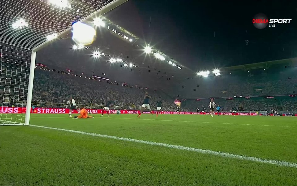 Германия обаче удари за втори път в 87-ата минута. Домакините