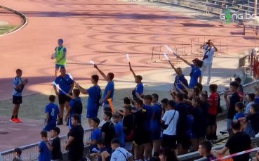 Младите фенове подкрепят страстно Спартак Пловдив Тимът играе срещу градския