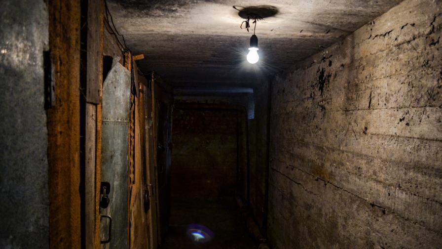 Зловещо: Откриха телата на три бебета в мазе на къща в Полша
