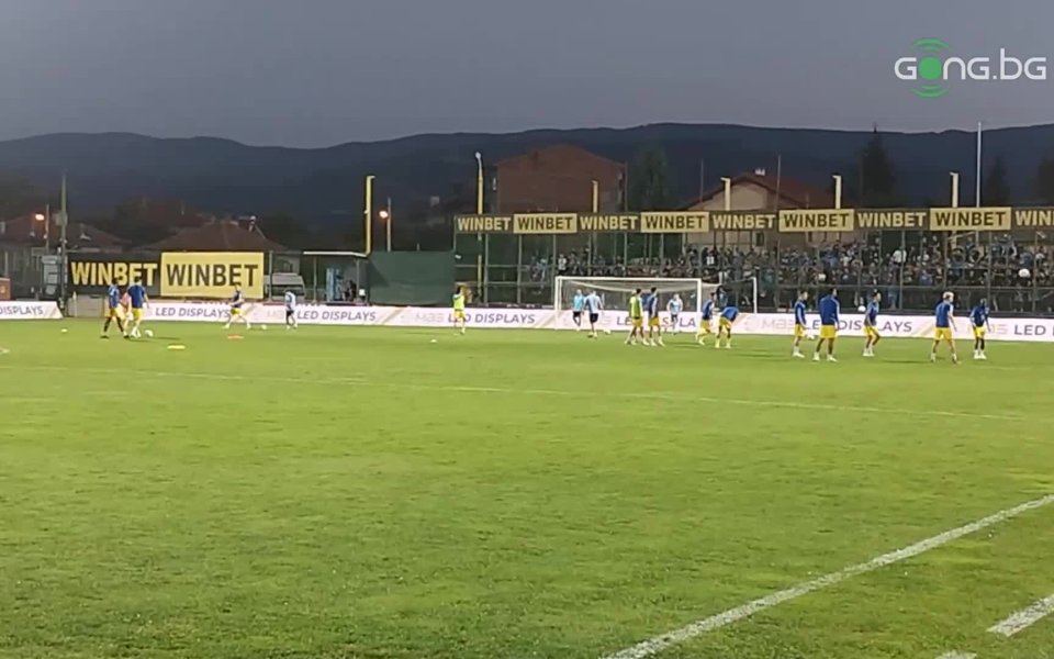 Крумовград и Левски София проведоха своята загрявка минути преди старта