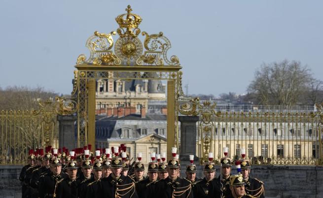 Сигнал за бомба във Версайския дворец, извършва се евакуация