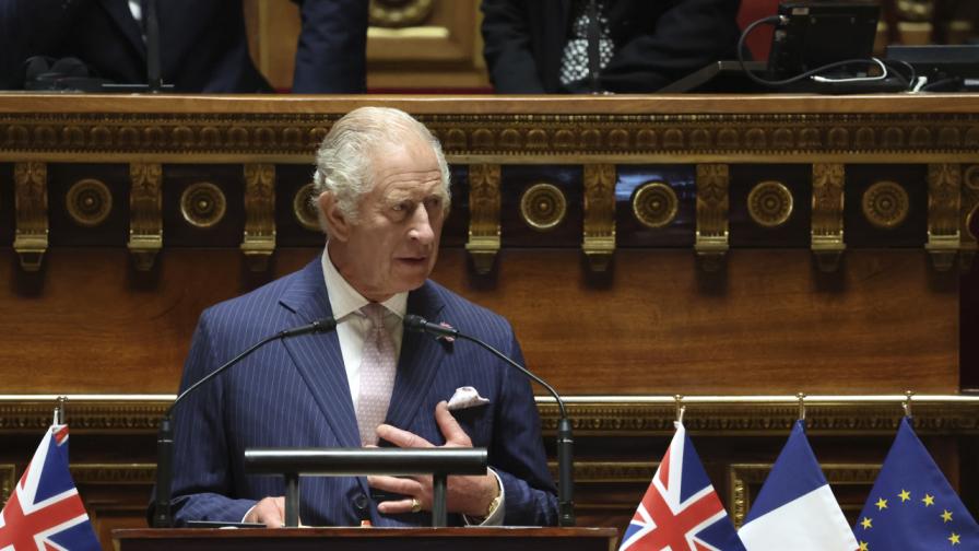 Историческа реч: Аплодираха Чарлз III на крака във френския Сенат