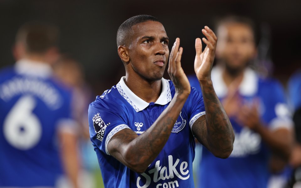 Английският Евертън е заплашен с отнемане на 12 точки заради