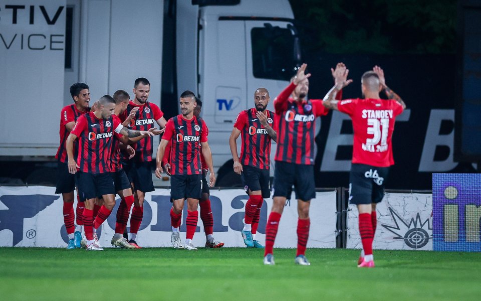 Локомотив София и Лудогорец играят при резултат 1:1 в мач от 10-я