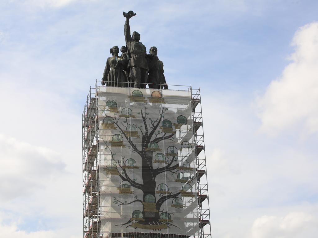 На фона на демонтирането на части от Паметника на Съветската