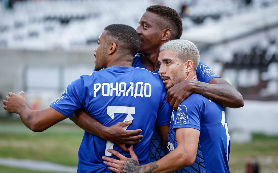 Левски информира феновете си, че на полувремето на дербито с