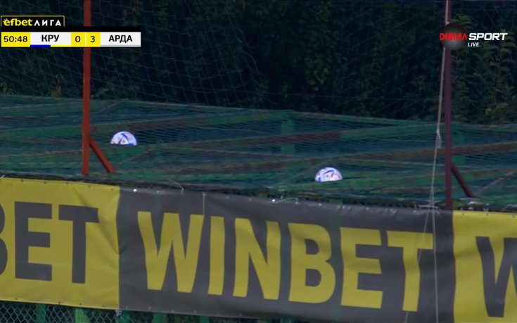 Топките върху сектора на гостите скоро ще са повече от тези на игрището