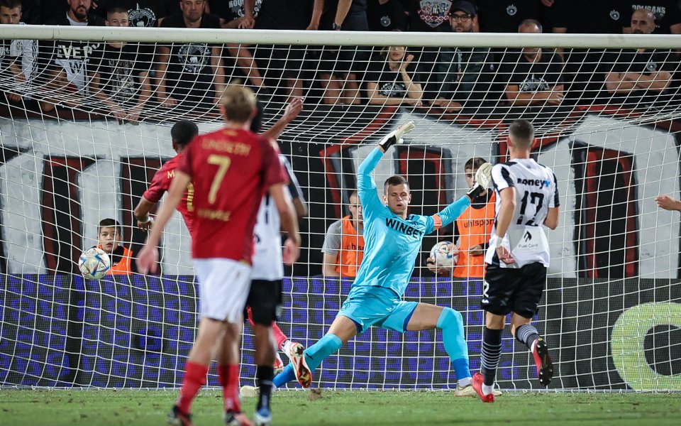 Локомотив Пловдив ще е се опита да задържи вратаря Динко Хоркаш,