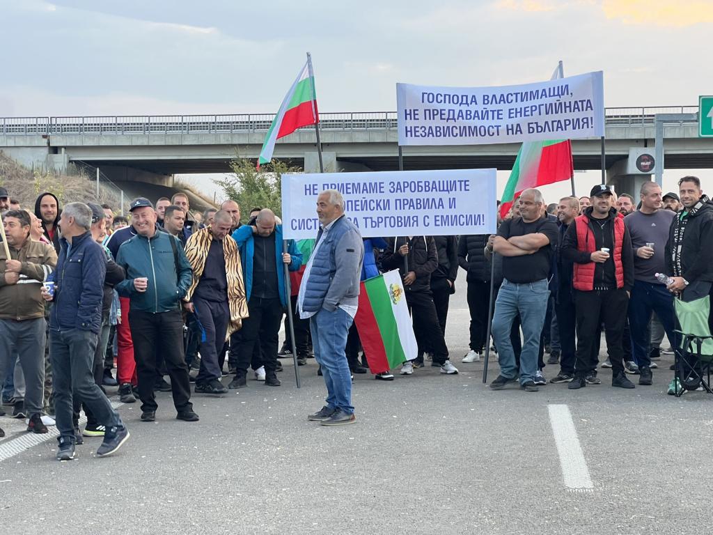 Десети ден магистрала Тракия и Проходът на Републиката остават блокирани