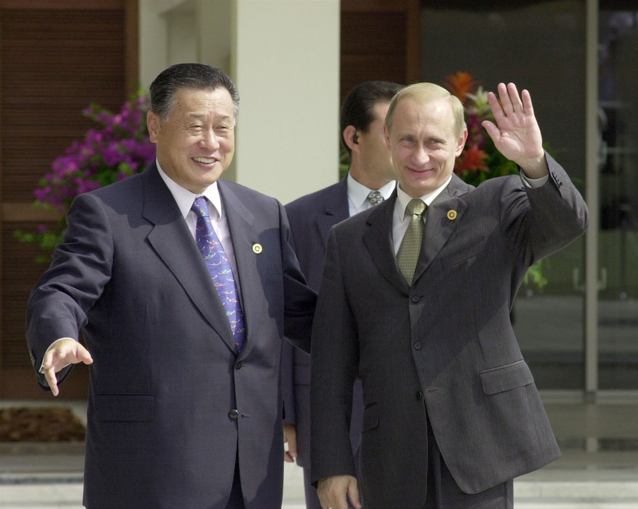 <p>Владимир Путин с Йоширо Мори през 2000 г.</p>