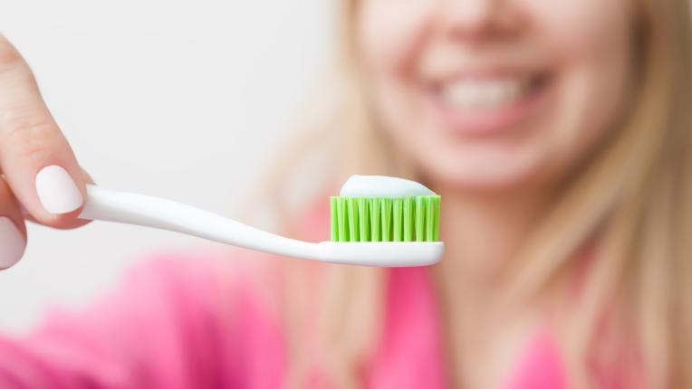 Как НЕ ТРЯБВА и как ТРЯБВА да съхраняваме четката си за зъби