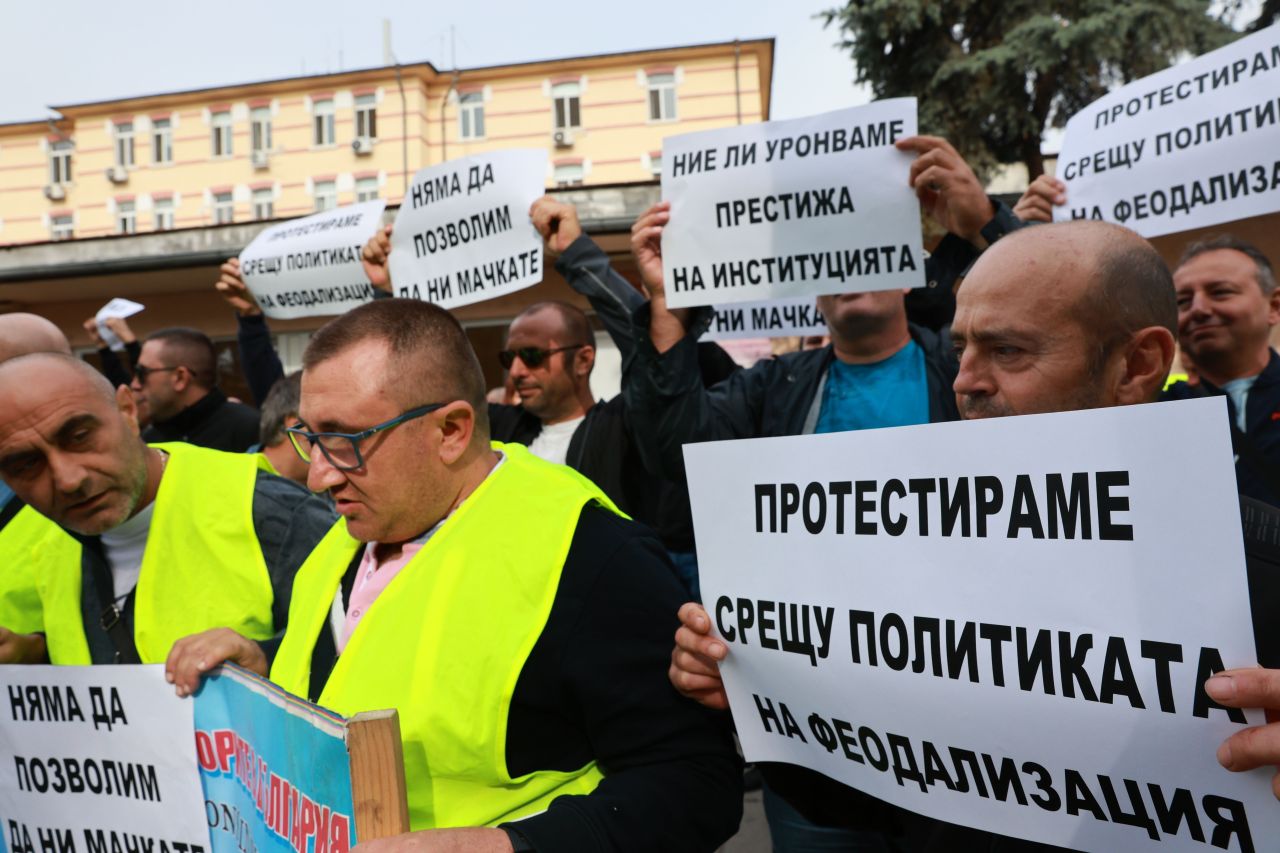 Служителите в затворите на протест (СНИМКИ)