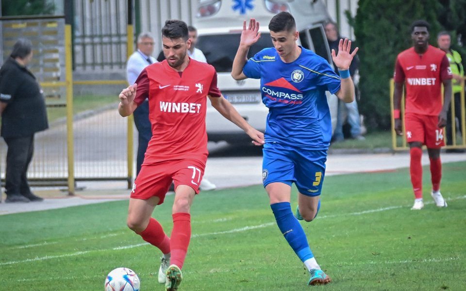 Отборите на Крумовград и Ботев Враца играят при резултат 1:0 в първи