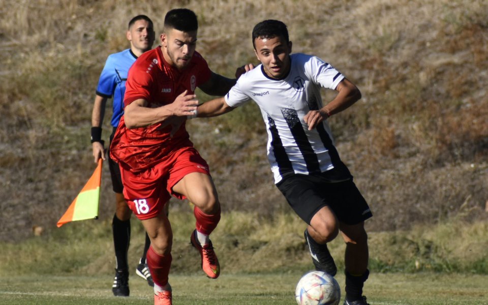 Вторият отбор на Локомотив Пловдив завърши наравно 1:1 с Розова