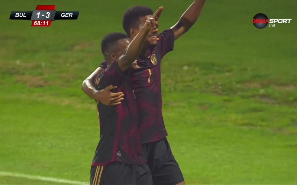 В 69-ата минута Мукоко оформи своя хеттрик. Нападателят на Дортмунд