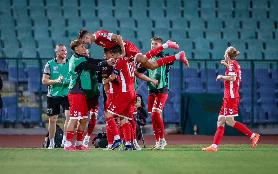 Футболистите на Литва споделиха видеоклип от радостта си в съблекалнята