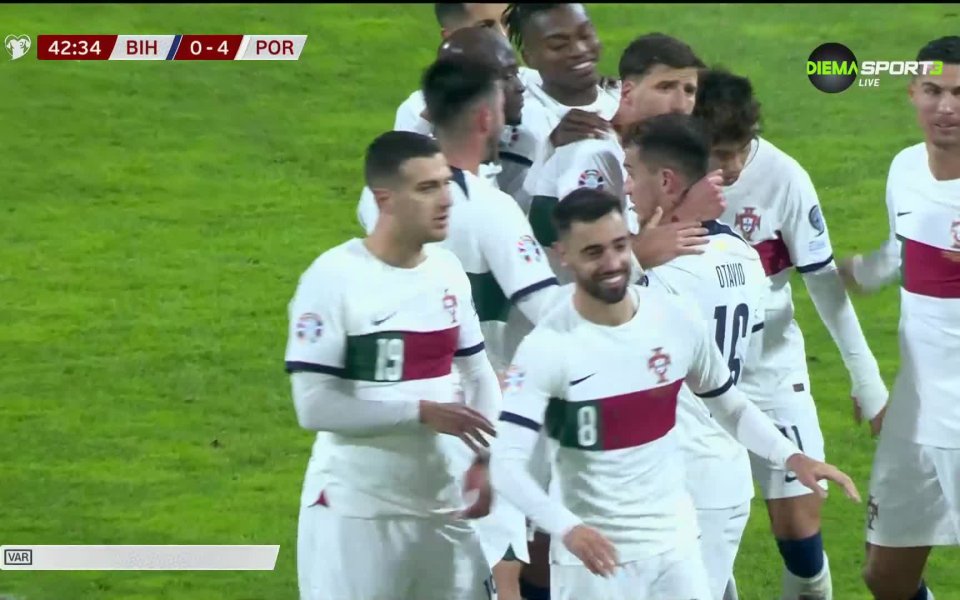 Четири минути преди края на редовното време на първата част