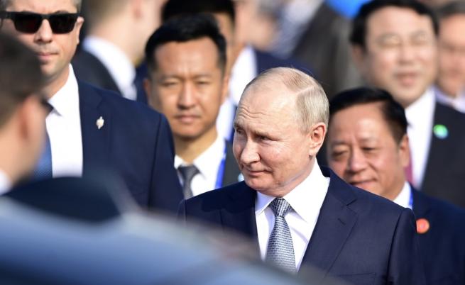 Ключова визита: Путин кацна в Пекин за двудневно посещение (СНИМКИ)