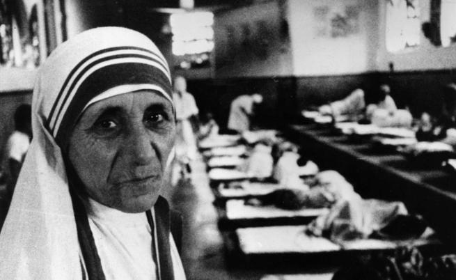 Как Майка Тереза ​​стана светица заради чудеса, които никога не са се случвали