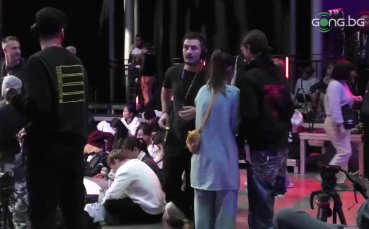 Firebird се забавлява преди началото на Red Bull BC One Last Chance Cypher