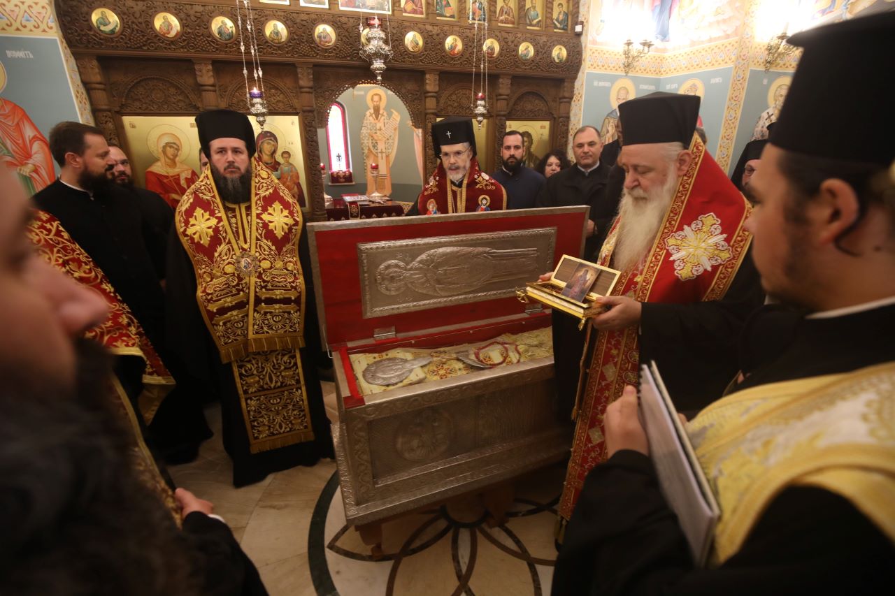 <p>В митрополитския храм &quot;Св. великомъченица Марина&quot;, в двора на Софийската света митрополия, Негово Светейшество Софийският митрополит и български патриарх Неофит посрещна частица от мощите на св. Евтимий - патриарх Търновски.</p>