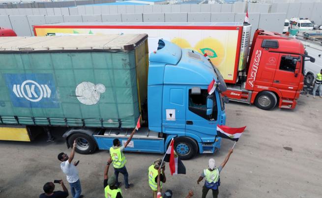 Нов конвой с хуманитарна помощ влезе в Газа от Египет през ГКПП 