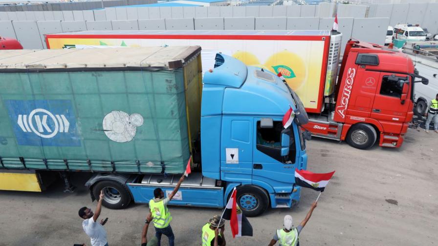 Камиони хуманитарна с помощ за Газа