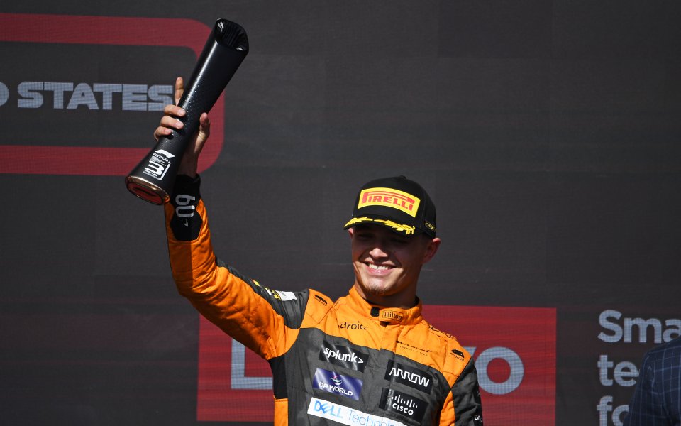 Пилотът на Макларън – Ландо Норис, водеше в дълъг период