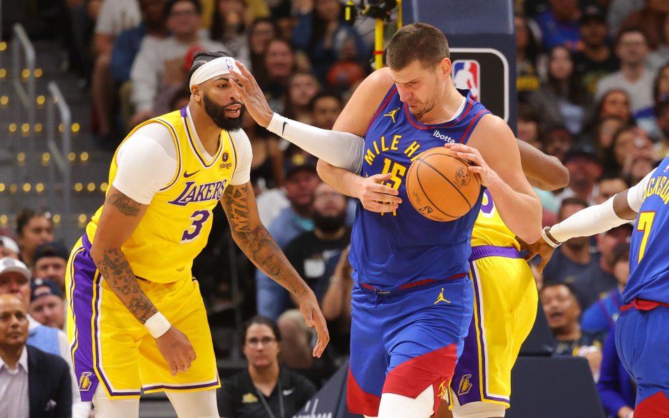 Денвър започна с победа защитата на титлата си в Националната