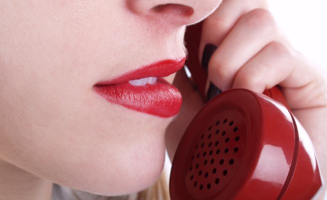 Секс по телефона: Възможно ли е да поддържа страстта във връзката