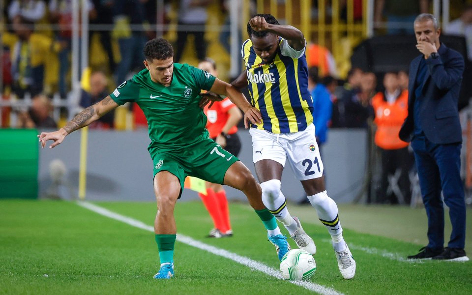 Отборите на Фенербахче и Лудогорец играят при резултат 0:0 в