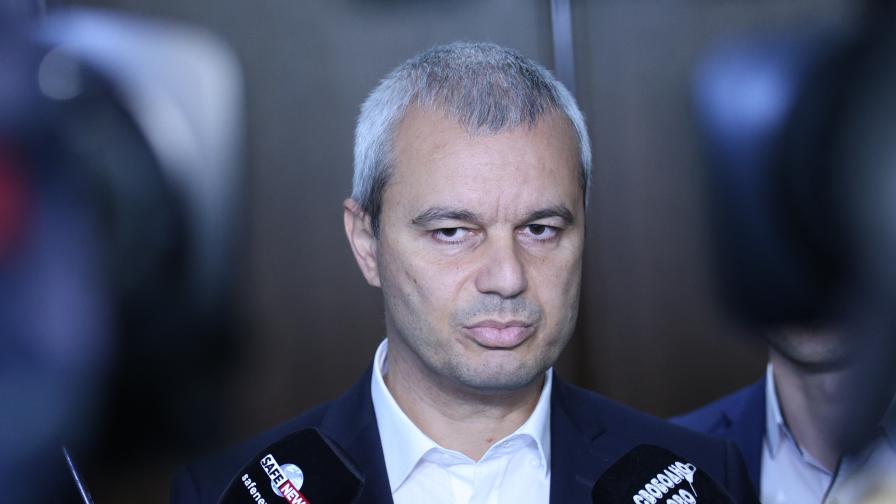 Костадинов гласува във Варна: Нужно е да имаме кмет, който да ходи на работа
