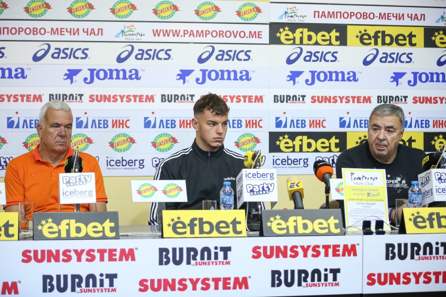 Награждаване на Петър Мицин и Николай Вакареев за спортист и1