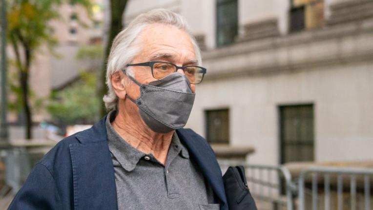  Заради дело за полова дискриминация: Робърт де Ниро идва в съда в Ню Йорк (СНИМКИ) 