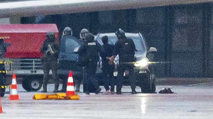 След 18 часа прекъсване заради заложник: Летището в Хамбург поднови работа