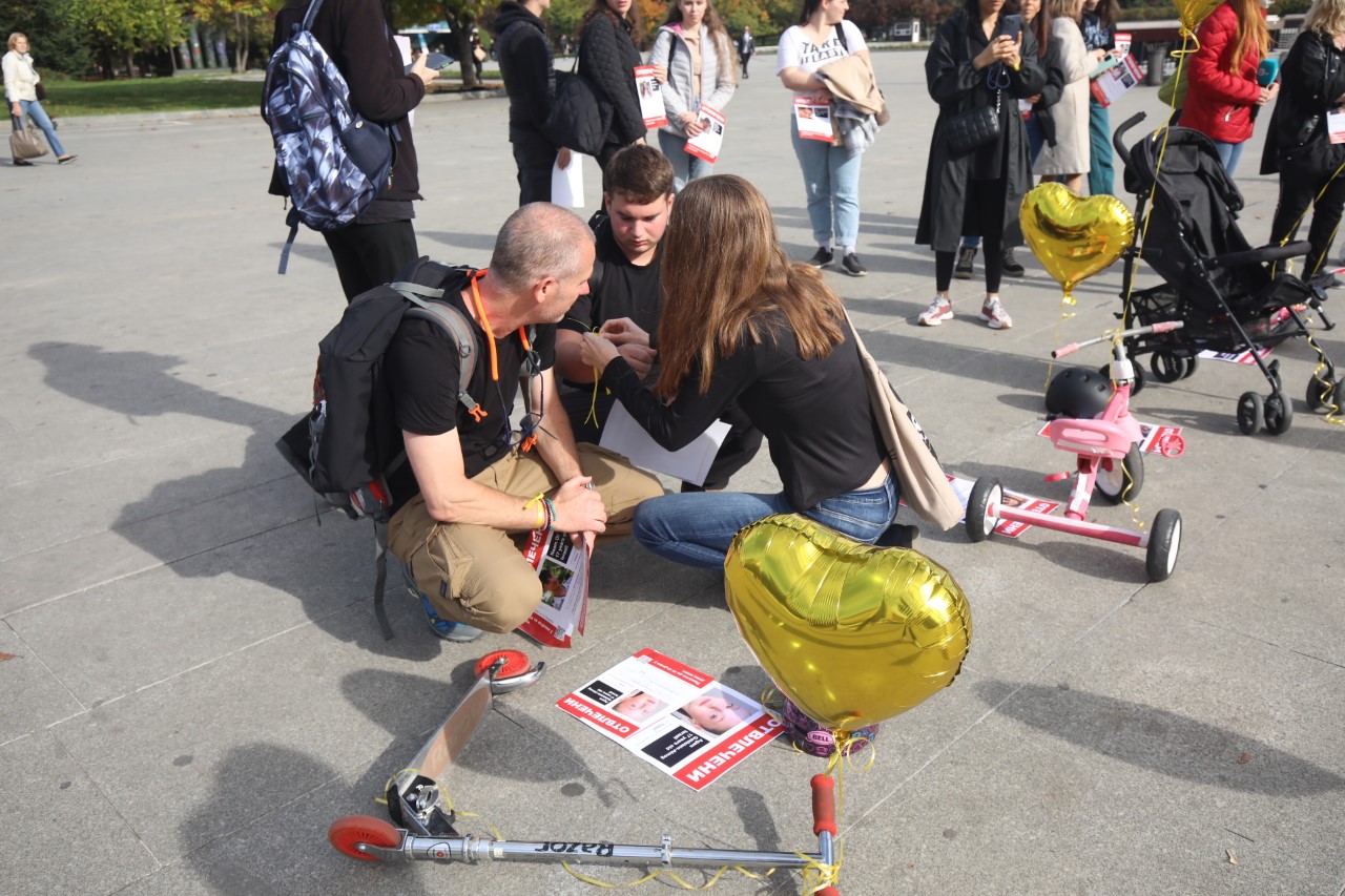 <p>В София се провежда мирно шествие в знак на солидарност и подкрепа за кампанията за освобождаване на израелските заложници, отвлечени преди един месец от групировката &quot;Хамас&quot; и отведени в Газа.</p>