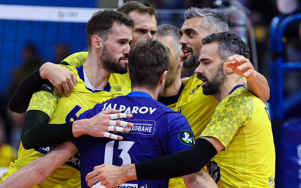 Хебър победи с 3:0 (25:18, 25:15, 25:22) у дома Левски