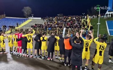 Футболистите и феновете на Ботев Пловдив празнуваха заедно равенството на