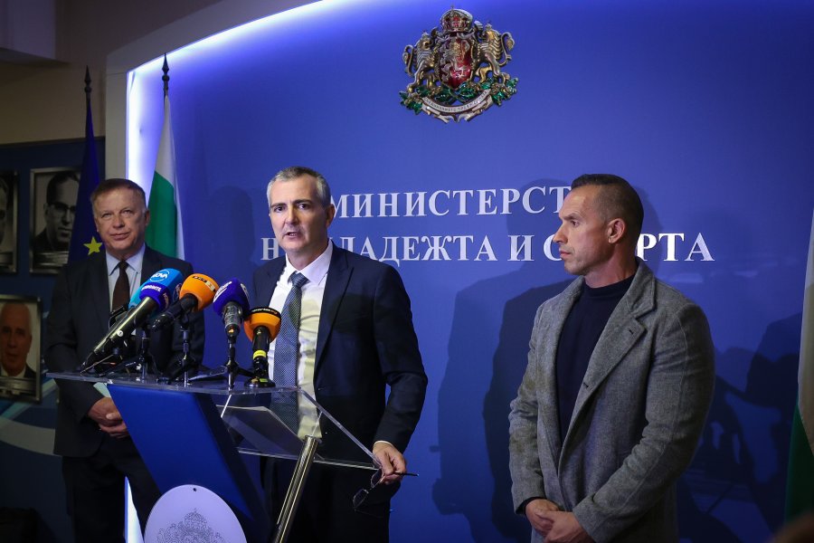 Среща на Министър Димитър Илиев с изключените от БФС клубове1
