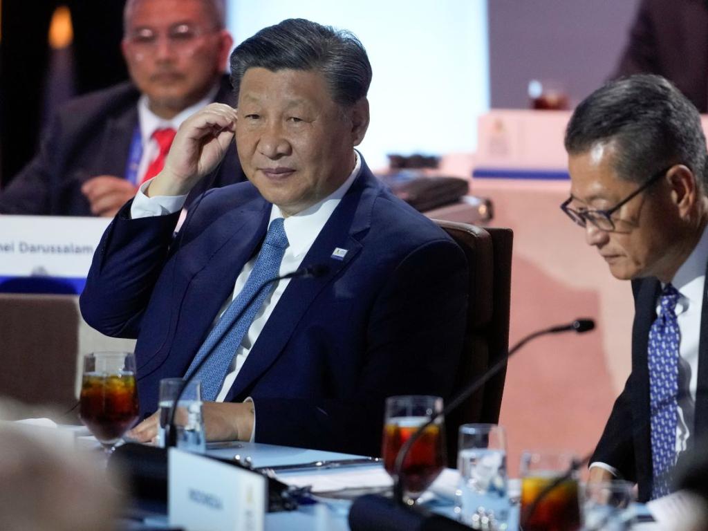 Китайският президент Си Цзинпин призова днес китайските посланици да създадат