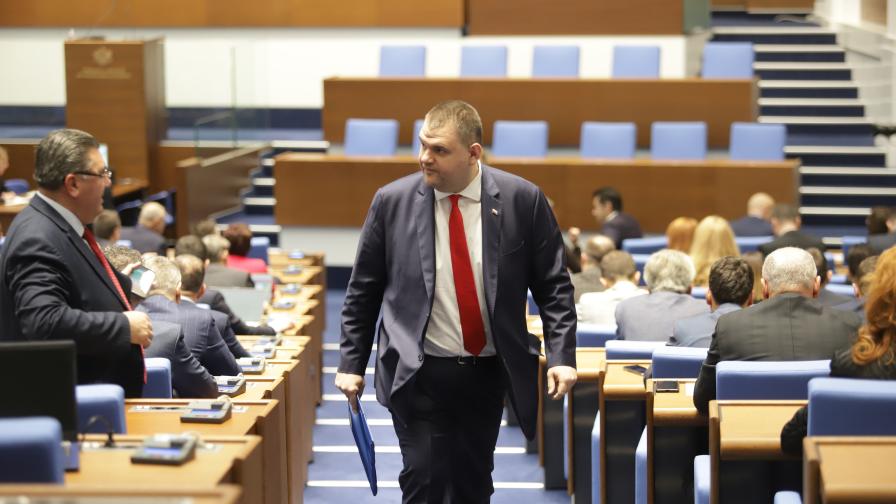 Пеевски: Няма да подкрепим комисията на ПП-ДБ