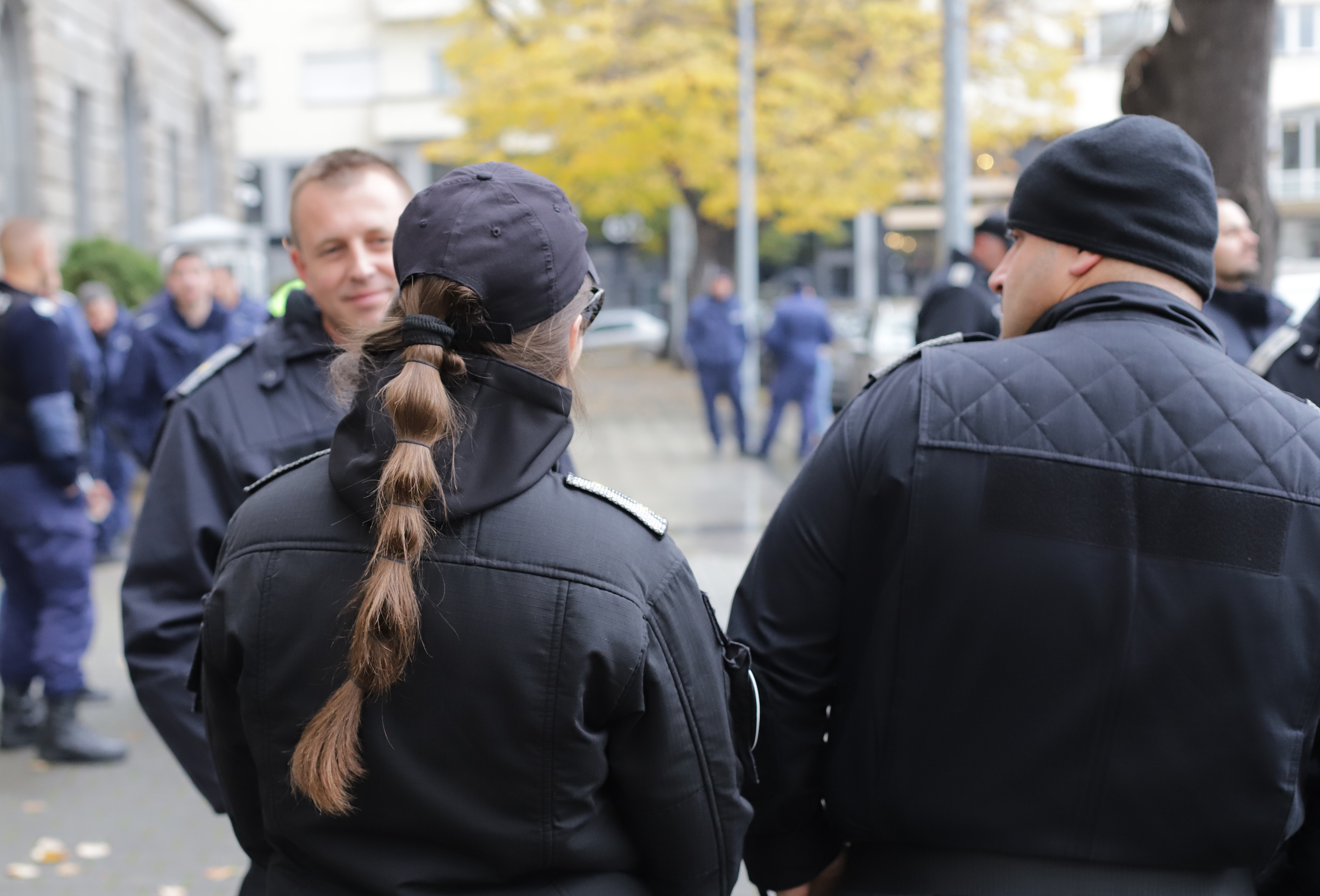 <p>Вместо за обяд, служители на полицията излязоха на протест в знак на съпричастност към пострадалите полицаи по време на сблъсъка с футболни агитки в София преди седмица</p>