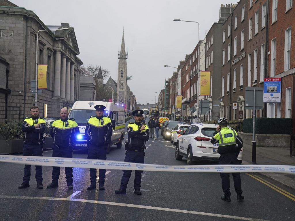 Шефът на ирландската полиция Дрю Харис заяви, че не изключва