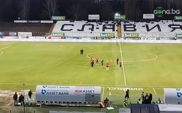 Футболистите на Славия и ЦСКА проведоха задължителната загрявка преди двубоя