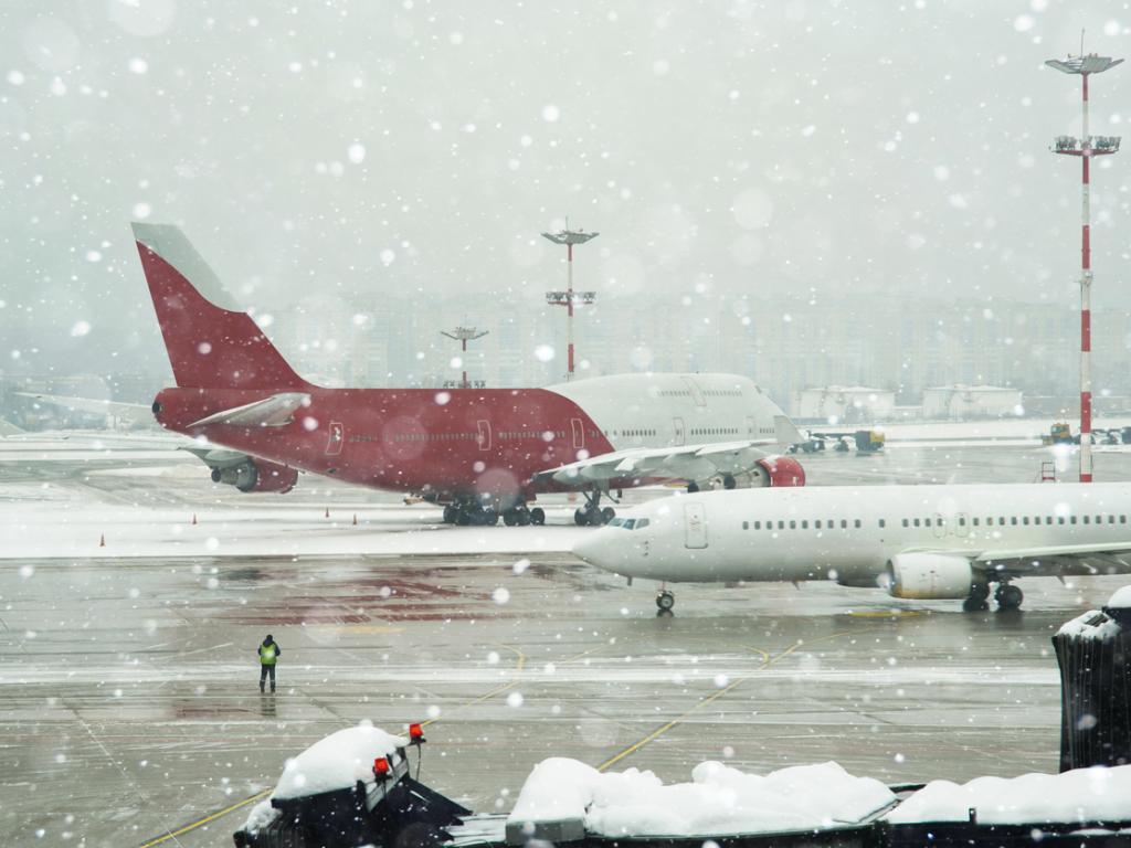 Българи са блокирани на летището в Мюнхен от дни заради снежна буря. Стотици